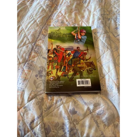 BSA 2009 A Guide to Adventure, A Guidebook for Life The Boy Scout Handbook - Picture 8 of 9